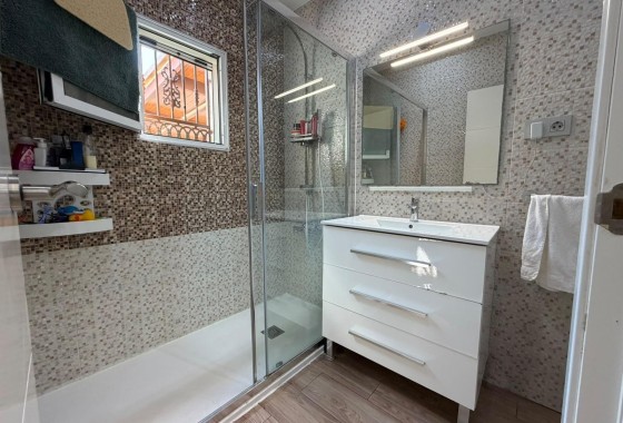 Herverkoop - Rijhuis -
Torrevieja - Nueva Torrevieja