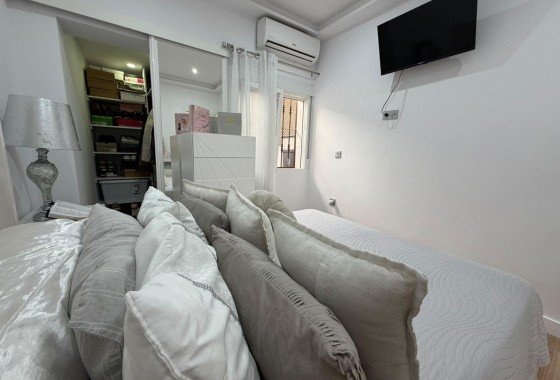 Herverkoop - Rijhuis -
Torrevieja - Nueva Torrevieja