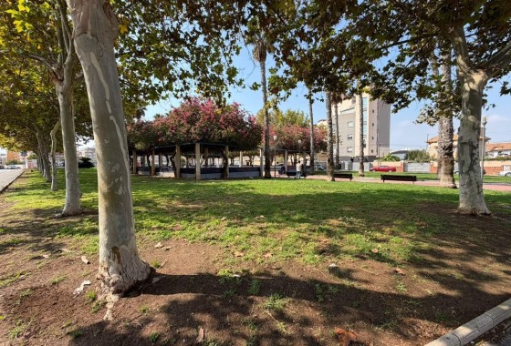Herverkoop - Rijhuis -
Torrevieja - Nueva Torrevieja