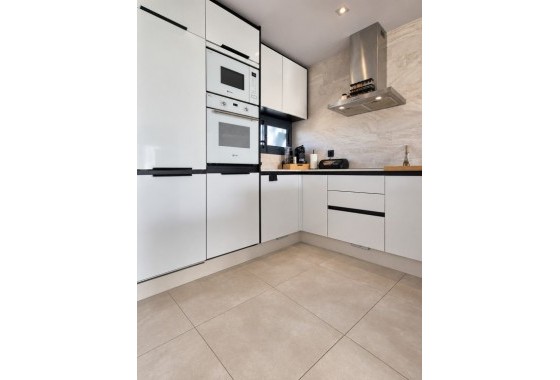 Sprzedaż - Apartament / Mieszkanie -
El Raso