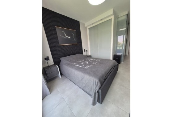 Sprzedaż - Apartament / Mieszkanie -
El Raso