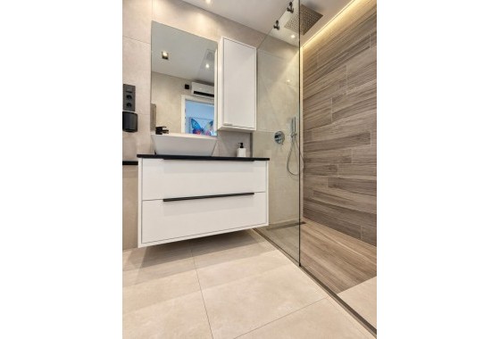 Sprzedaż - Apartament / Mieszkanie -
El Raso