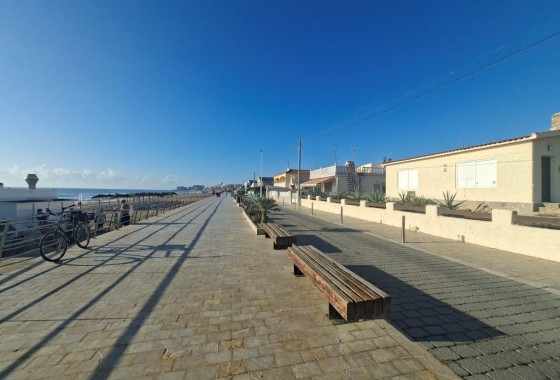 Herverkoop - Rijhuis -
Torrevieja - La Mata