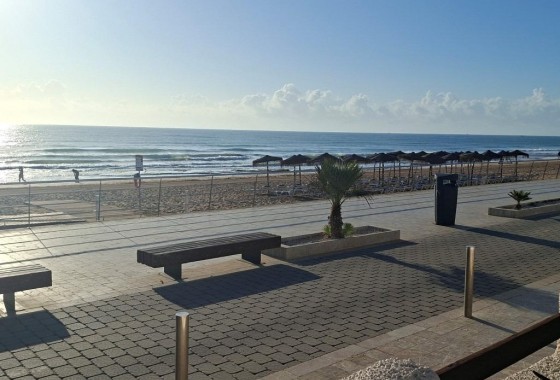Herverkoop - Rijhuis -
Torrevieja - La Mata