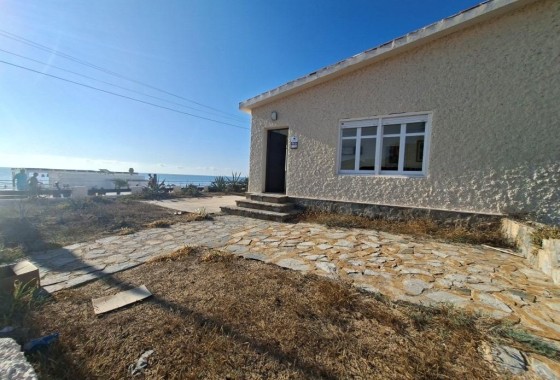 Herverkoop - Rijhuis -
Torrevieja - La Mata