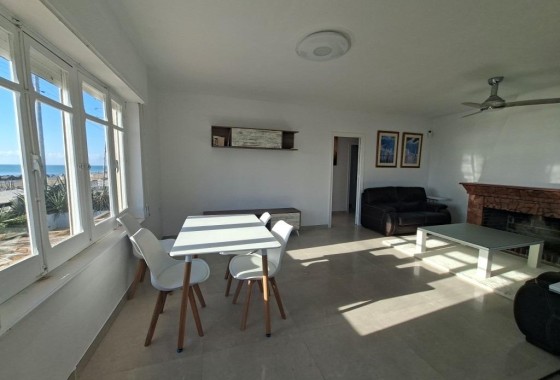 Herverkoop - Rijhuis -
Torrevieja - La Mata