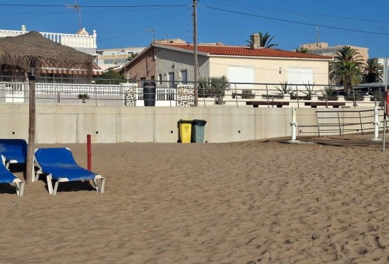 Herverkoop - Rijhuis -
Torrevieja - La Mata
