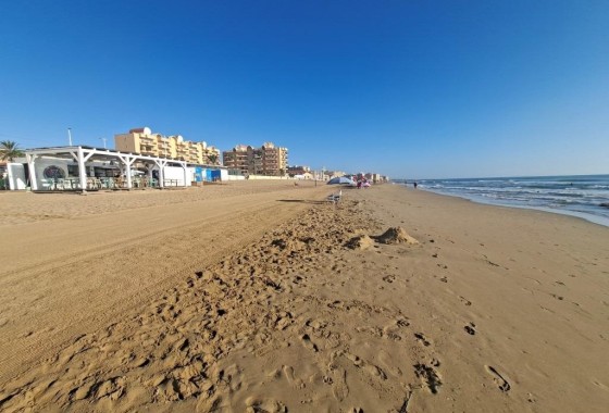 Herverkoop - Rijhuis -
Torrevieja - La Mata