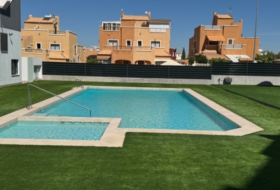 Wiederverkauf - Wohnung / Apartment -
Los Altos