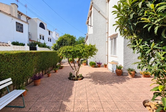 Herverkoop - Rijhuis -
Torrevieja - Nueva Torrevieja