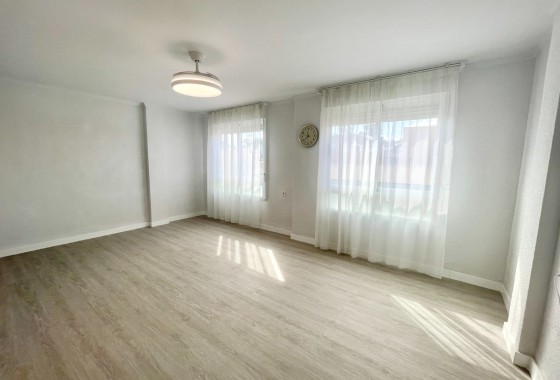 Venta - Apartamento / Piso -
Bigastro