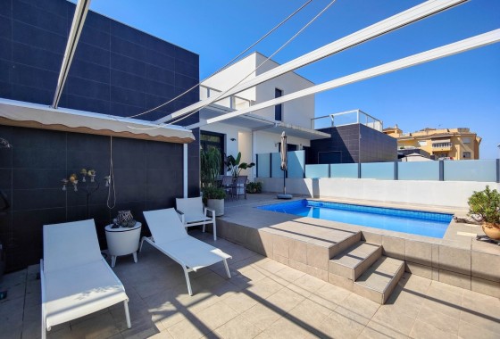 Herverkoop - Vrijstaande Villa -
Formentera del Segura - Formentera de Segura
