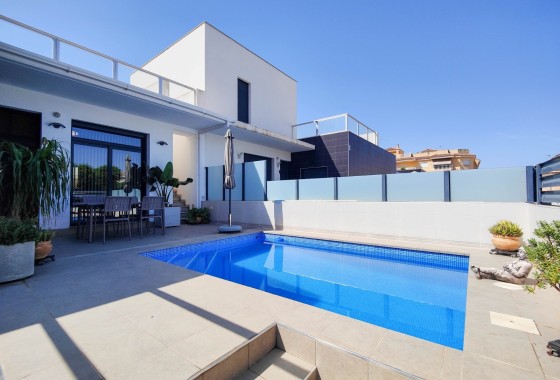 Herverkoop - Vrijstaande Villa -
Formentera del Segura - Formentera de Segura