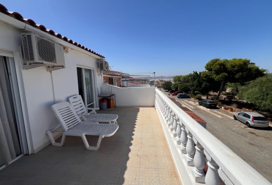 Herverkoop - Rijhuis -
Torrevieja - San Luis