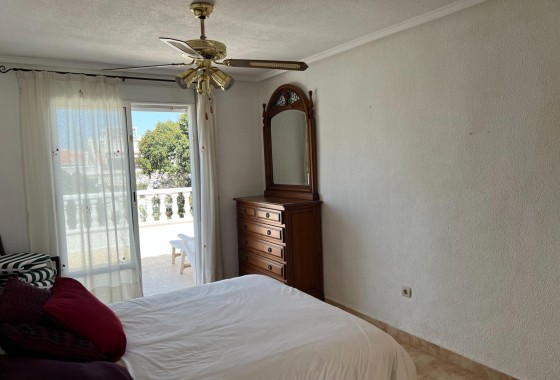 Herverkoop - Rijhuis -
Torrevieja - San Luis