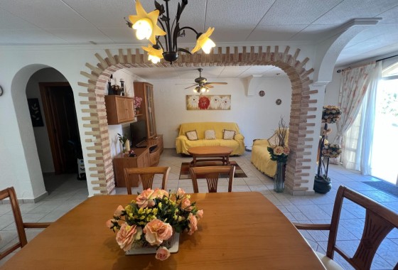 Herverkoop - Rijhuis -
Torrevieja - San Luis