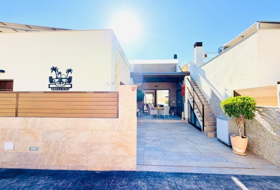 Venta - Villa Semi Adosado -
Los Montesinos - La Herada