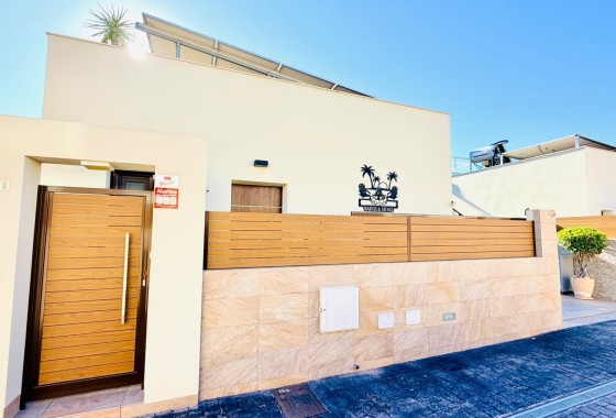 Venta - Villa Semi Adosado -
Los Montesinos - La Herada