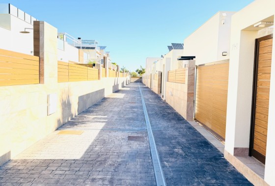 Venta - Villa Semi Adosado -
Los Montesinos - La Herada