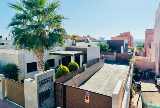 Venta - Villa Semi Adosado -
Los Montesinos - La Herada