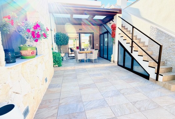 Venta - Villa Semi Adosado -
Los Montesinos - La Herada