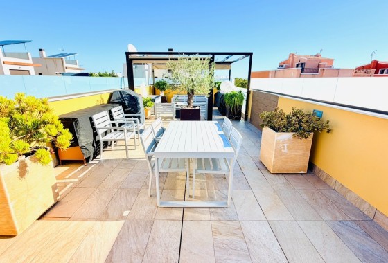 Venta - Villa Semi Adosado -
Los Montesinos - La Herada
