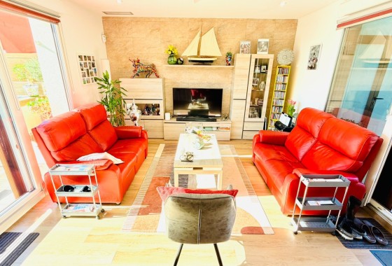 Venta - Villa Semi Adosado -
Los Montesinos - La Herada