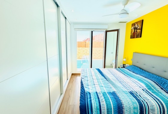 Venta - Villa Semi Adosado -
Los Montesinos - La Herada