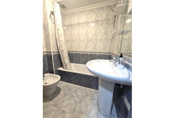 Herverkoop - Appartement / Flat -
Torrevieja - Las Piscinas Naturales