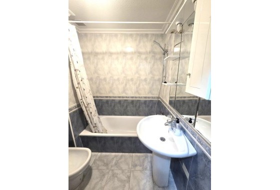 Herverkoop - Appartement / Flat -
Torrevieja - Las Piscinas Naturales