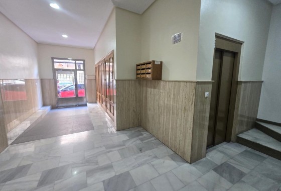 Herverkoop - Appartement / Flat -
Torrevieja - Las Piscinas Naturales