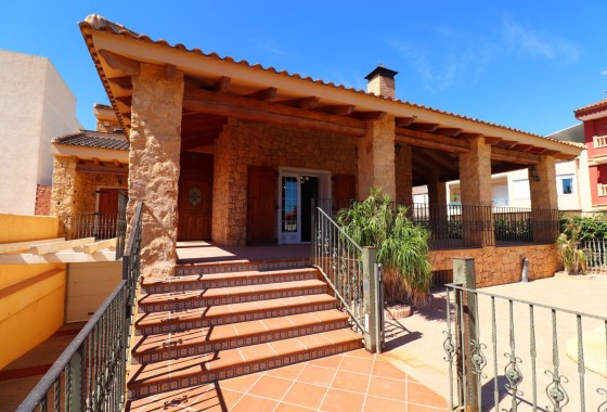 Herverkoop - Vrijstaande villa -
Rojales - Los Palacios