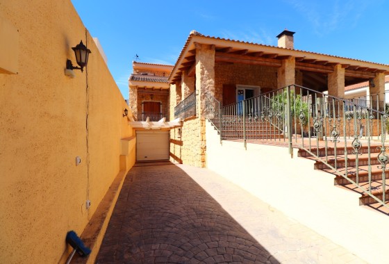 Herverkoop - Vrijstaande villa -
Rojales - Los Palacios