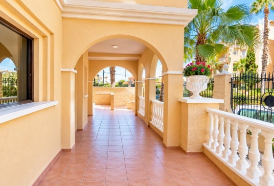 Sprzedaż - Apartament / Mieszkanie -
Torrevieja - Playa de los Locos