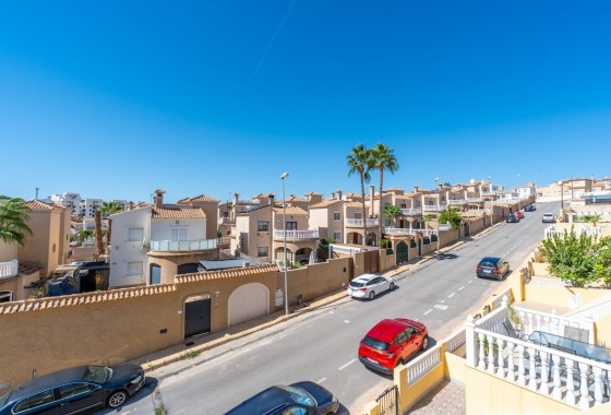 Herverkoop - Rijhuis -
Villamartín - El Galan
