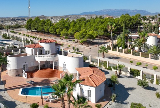 Resale - Detached Villa -
Campos Del Rio