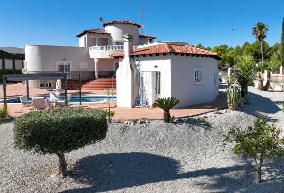 Resale - Detached Villa -
Campos Del Rio