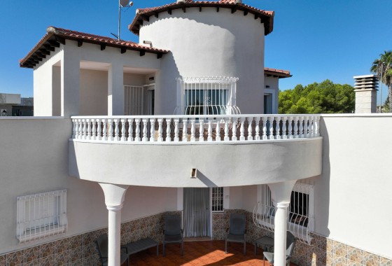 Resale - Detached Villa -
Campos Del Rio