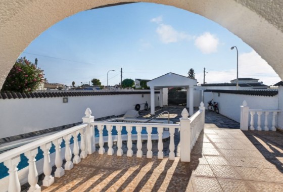 Venta - Chalet Independiente -
Torrevieja