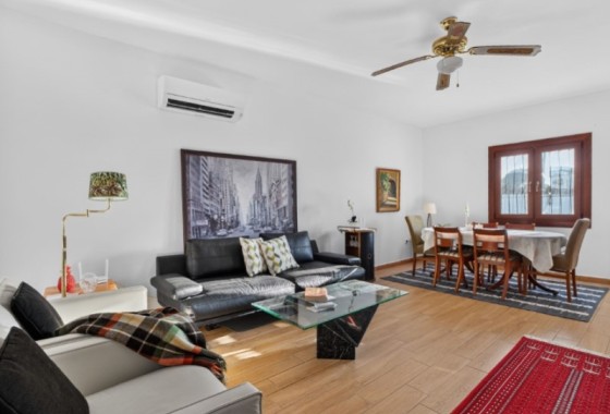 Venta - Chalet Independiente -
Torrevieja