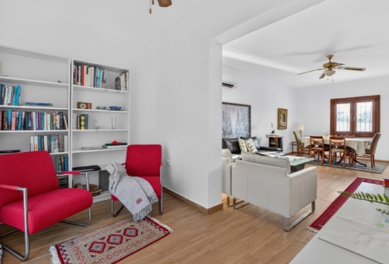 Venta - Chalet Independiente -
Torrevieja
