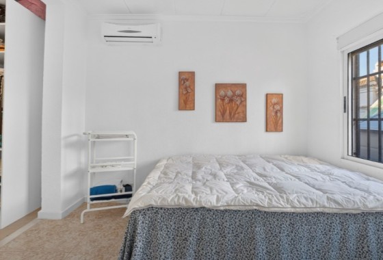 Venta - Chalet Independiente -
Torrevieja
