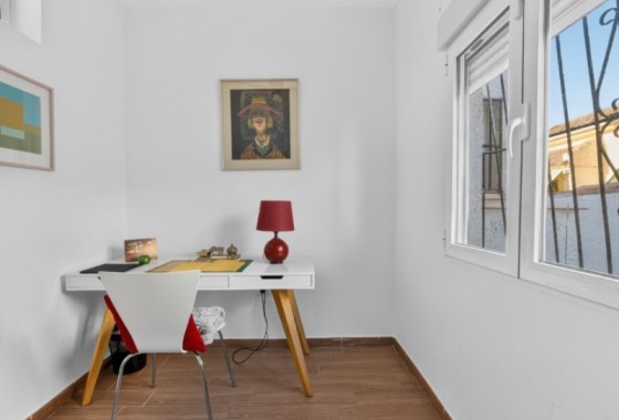 Venta - Chalet Independiente -
Torrevieja