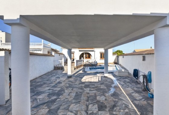 Venta - Chalet Independiente -
Torrevieja