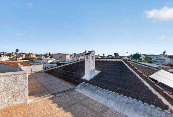 Venta - Chalet Independiente -
Torrevieja