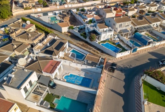 Venta - Chalet Independiente -
Torrevieja