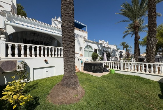 Herverkoop - Vrijstaande Villa -
Villamartín