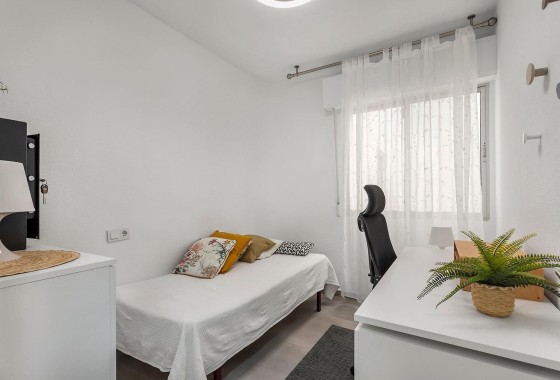Sprzedaż - Apartament / Mieszkanie -
Torrevieja - Playa de los Locos
