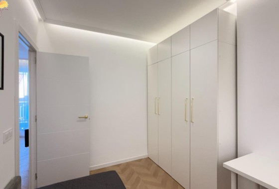 Wiederverkauf - Wohnung / Apartment -
Torrevieja