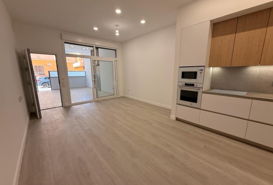 Resale - Apartment / Flat -
Torrevieja - Playa del Cura